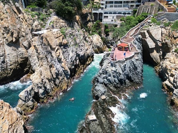 La Quebrada: Adrenalina y Tradición en Acapulco